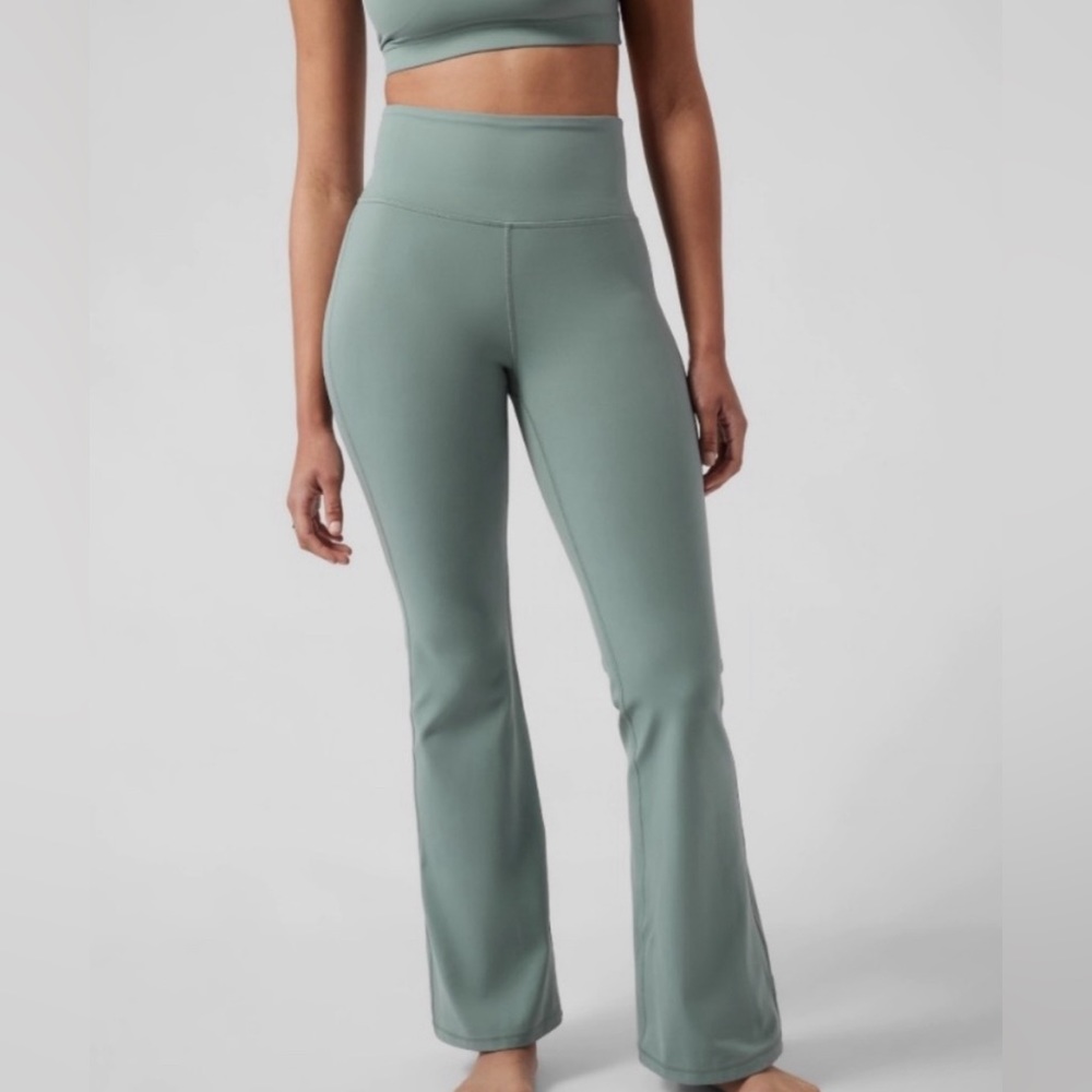 Athleta Elation Flare Pants Leggings, Size XS